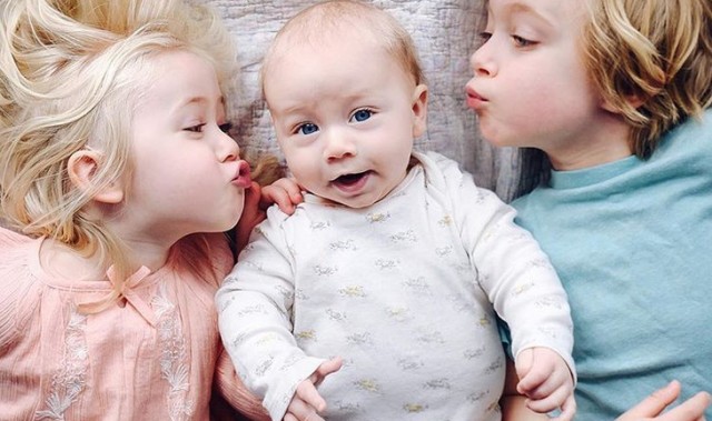 养了6只猫狗3个娃,这一家子不要太温馨