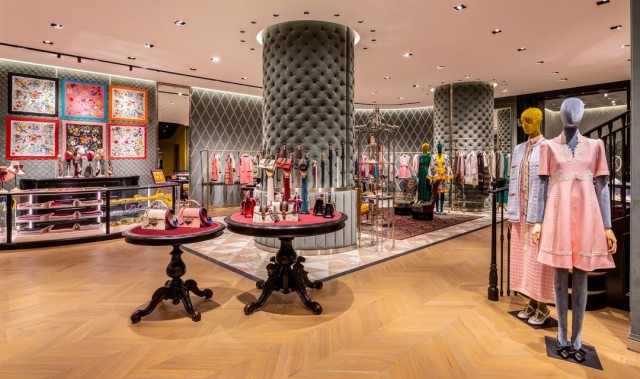 穿上VERSACE的杨幂真的A，Gaga要在银河护卫队3里演一只水獭？【每周时报】