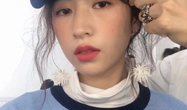 韩式滤镜带走了泫雅的磨皮特效，却没带走她脸上的……