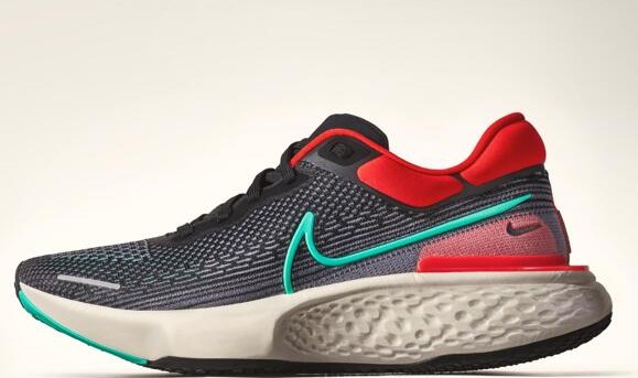 Nike React Infinity Run 2 和 Nike ZoomX Invincible Run:稳稳保护每段征程