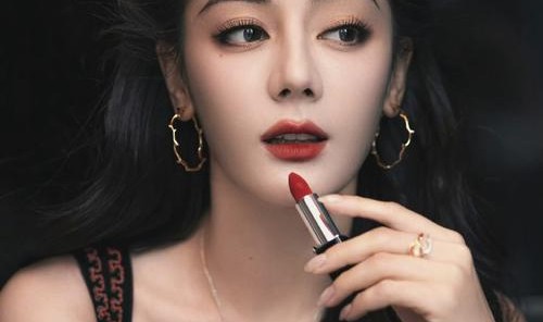 迪丽热巴 自先沉稳 而后绽放 / The Inner Power of Her