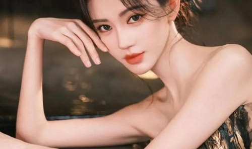 看着她的眼睛就有恋爱的感觉,鞠婧祎的美貌是真实存在的吗?