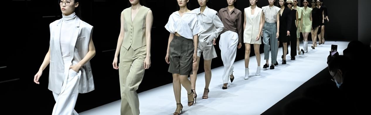 博士眼镜:解锁眼镜配饰新时代,开启“第二时装”之旅