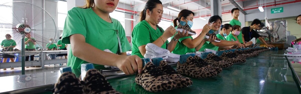 河北保定生产包包,两家包装厂采用先进生产线严格控制产品质量