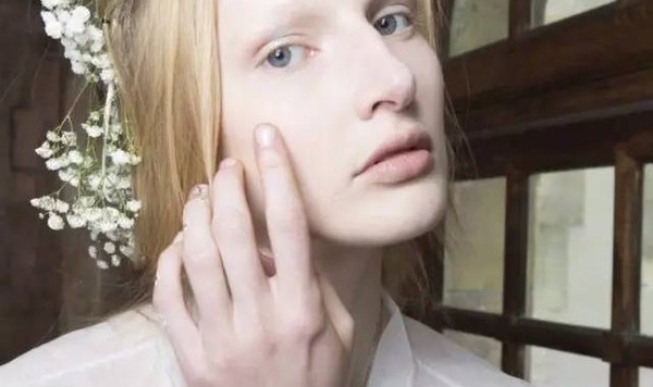 种草机｜粉底遮瑕怎么上？弄懂这5个底妆问题为肌肤“一键磨皮”！