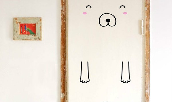 一对芬兰夫妇用贴纸把家里布置出了杂志平面的效果