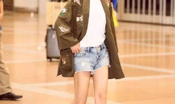 每日星范 ｜ 杨紫 从她的和服外套到杨幂的针织衫，还怕秋天没衣服穿！