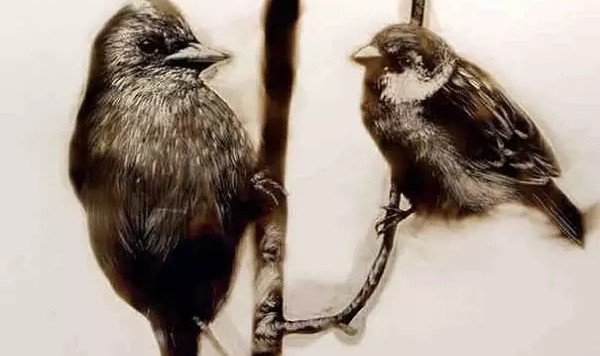 别人都用画笔，他却烟熏火烤！太有才了！！