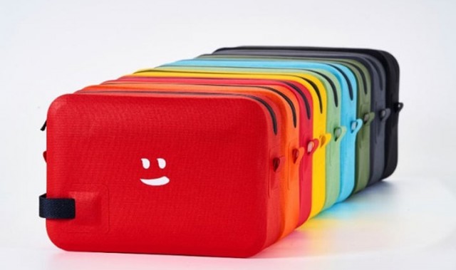 可口可乐中国推出第一款饮料瓶再生包，在乎地球在乎你