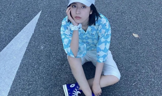 老爹衬衫递来一个眼神,小周和cc就懂了!