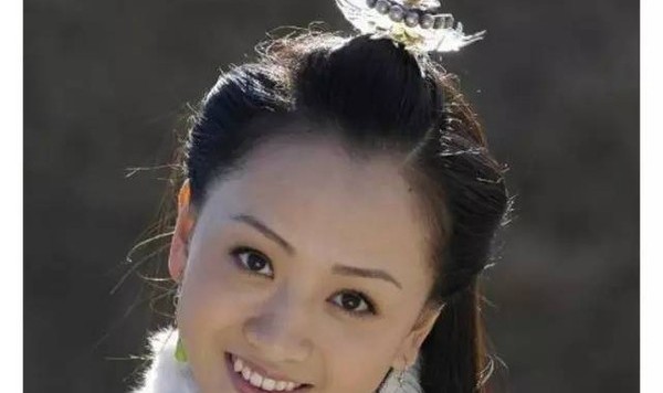 开房记 ｜ 杨蓉出差带两大箱护肤品，get童颜肌得先活成美容女王