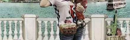 上半身是梦想,下半身是现实