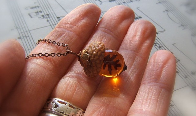 橡实吊坠原来这么唯美!秋天搭配又多了新选择