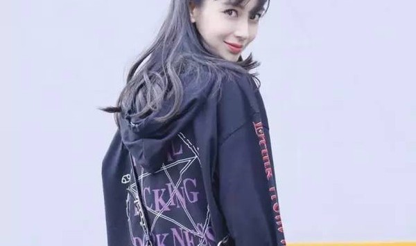 每日星范 ｜ Angelababy 杨幂宁愿撞衫都要穿的帽衫！