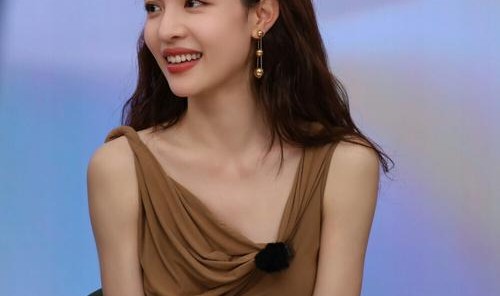 化妆能力过硬居然能省出一套房？钟楚曦到底是个什么宝藏女明星！