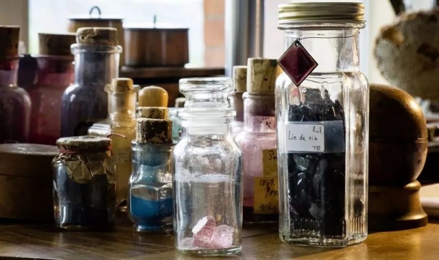 火了800年的珐琅腕表，到底贵在哪？