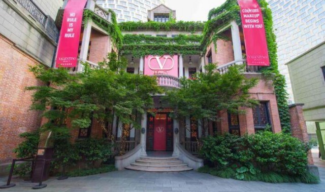 华伦天奴美妆全线产品如梦登场  着一袭永恒之红 赴一场高定之约