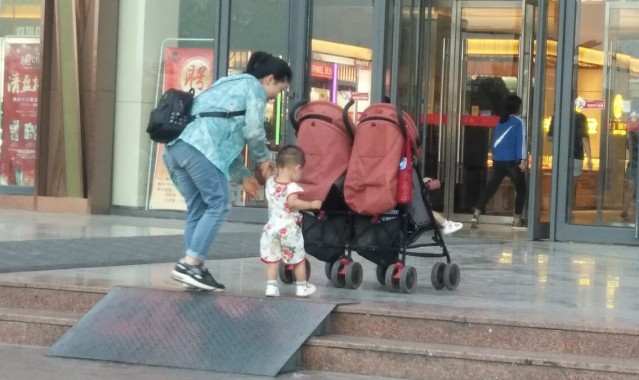 玩包包,从经典印花包包开始吧!