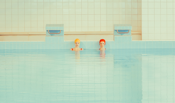 我想给你一份近乎透明蓝的夏日回忆