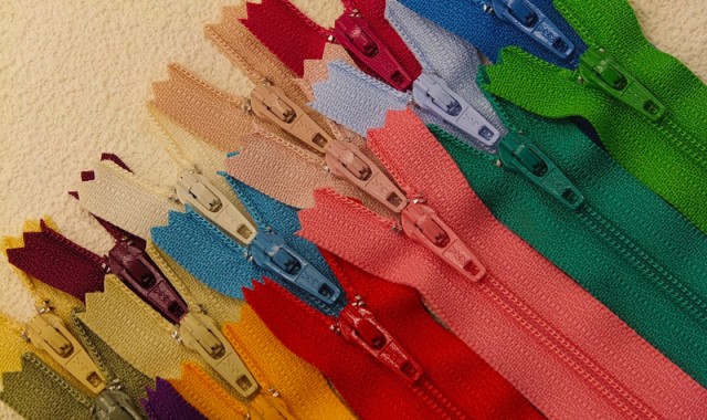 箱包尼龙,拉链分三种材质颜色分别为尼龙和聚酯