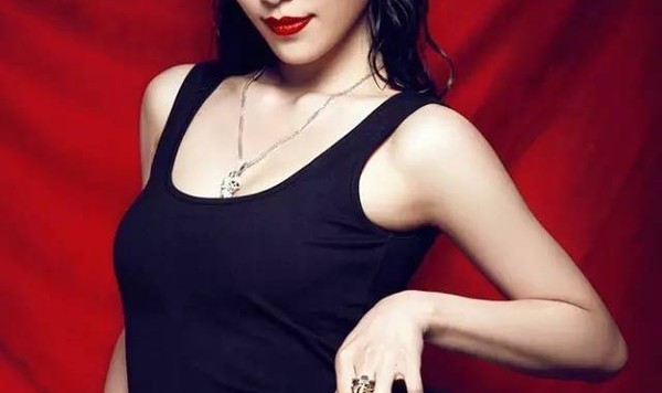 一周购物清单 ｜ 原来《如懿传》里皇后身边的腹黑贵人韩丹彤是个鞋控！