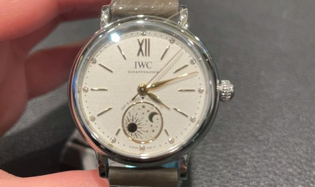 IWC万国新推出两款女士腕表，回归圆形表壳！