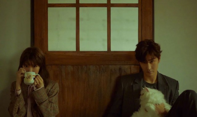 他俩太像一对日久见人心的恋人了