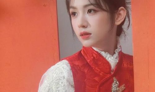 镜头内外，周也的浪漫与果敢