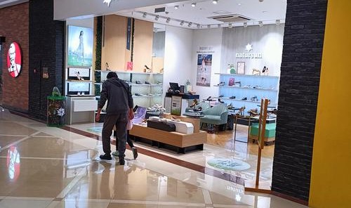 上海爱思箱包公司,国际箱包中心位于上海市莘阳商务中心