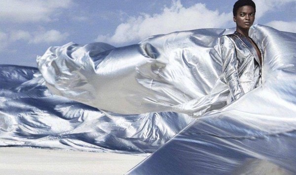 秋冬什么靴子最瞩目？非这些银色”战靴“莫属！