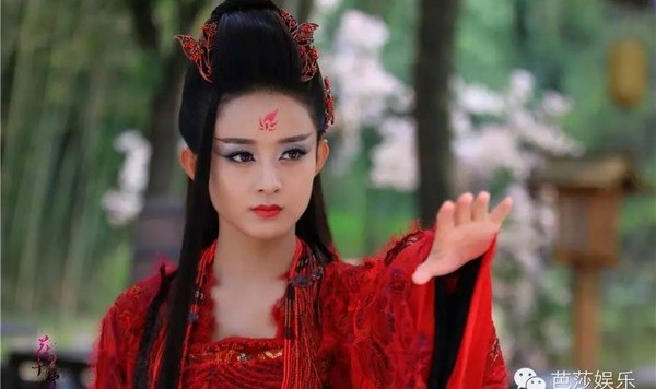 从被骂滚出娱乐圈到圈粉无数，赵丽颖的逆袭之路走得漂亮！