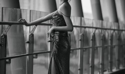 万茜的天鹅颈,不用减肥先让人视觉瘦10斤?