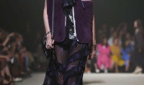 纽约时装周高潮到来！CALVIN KLEIN遭遇大白鲨，Marc Jacobs华丽大军彻夜狂欢