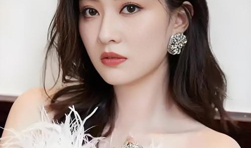 秋风起,乔欣的钻石流苏包复活了!【当红新手袋】