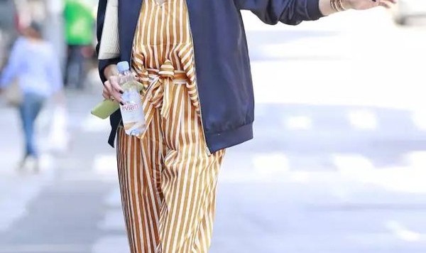 每日星范 ｜ Olivia Palermo 当色彩撞上条纹，你的度假装就能美出新高度！