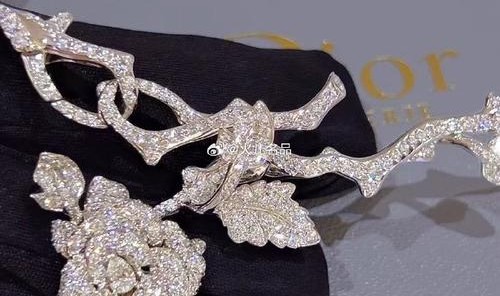 De Beers 推出全新Adonis Rose系列珠宝