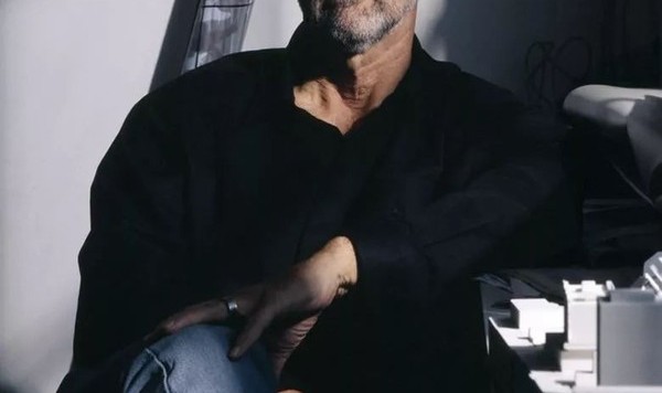 这位被解雇的建筑师，为何能获建筑界最顶级大奖？