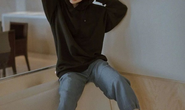 出道8年送素颜自拍,周冬雨皮肤好的就像个孩子!