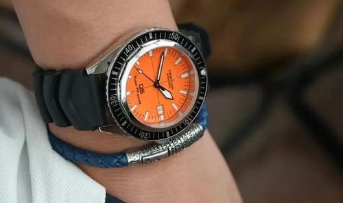 就冲这颜值也要买！  秒入售价5000的雪铁纳复刻潜水表