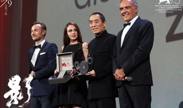 原来《影》中不止邓超一人分饰两角,张艺谋背后的影子们也各个身怀绝技!