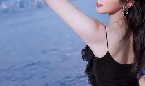 她会不会是今年内娱最反骨的女艺人?