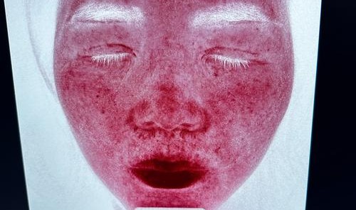 脸颊上的一抹红晕，就是初见心动的模样！