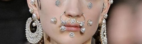 连化妆都漫不经心的法国女人,凭什么能当上彩妆总监?