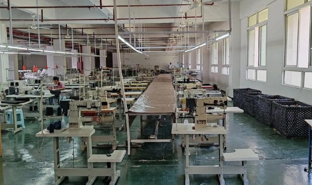 东莞哪有箱包厂,东莞shimei箱包工厂是一家个人独资企业