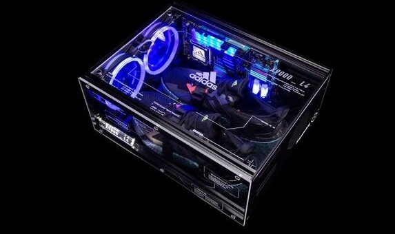 阿迪达斯推出X9000系列跑鞋 致敬赛博朋克美学