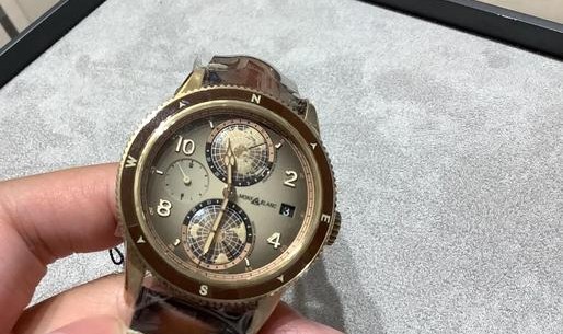 尼尔玛・普贾佩戴全新万宝龙1858系列腕表刷新世界登山纪录