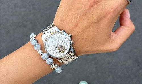 有人可能觉得：戴表，不就越贵越好么？其实未必