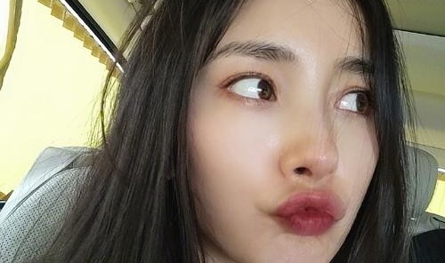 看完女明星的自拍，我发现这几年睫毛白刷了！