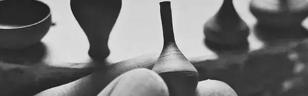 拇指大小的袖珍陶瓷