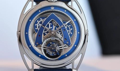 【新品】“全能型”精钢陀飞轮腕表登场